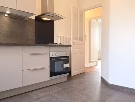 t2 equipe avec terrasse privative - quai de la bataille - nancy