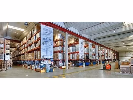 a louer plateforme logistique indépendante de 17 500 m²