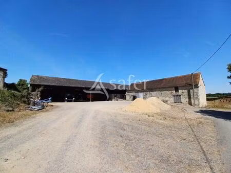 ancienne ferme sur 10 ha