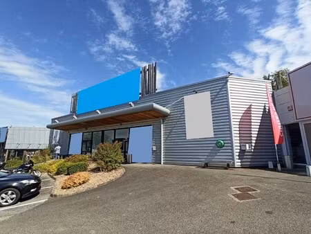 location local commercial