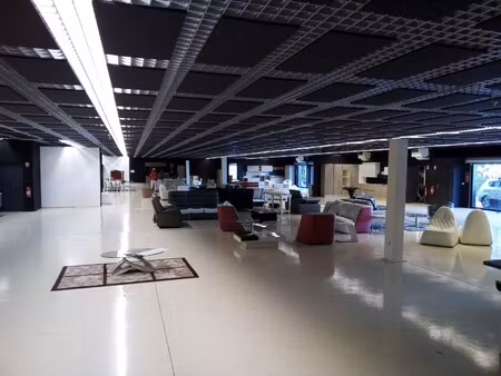 location local commercial