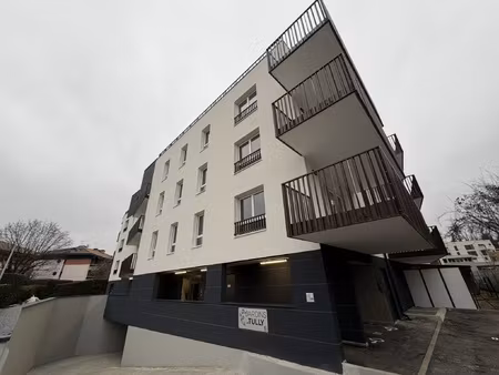 f3 dans résidence neuve avec garage