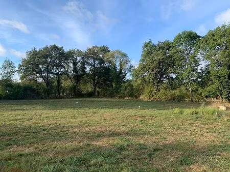 terrain constructible de plus de 900m² au calme sur la commune de saint aubin de baubigné