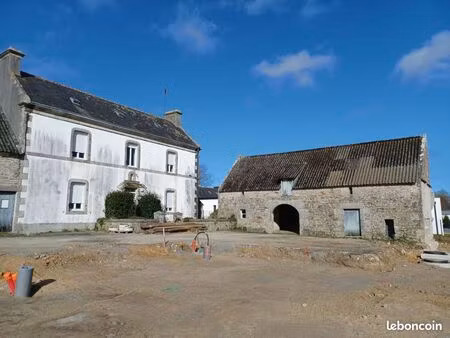 maison de caractère et belle dépendance en pierres centre plomelin