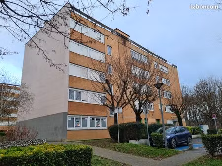 location t4 croix rouge . 2 cour du général eisenhower