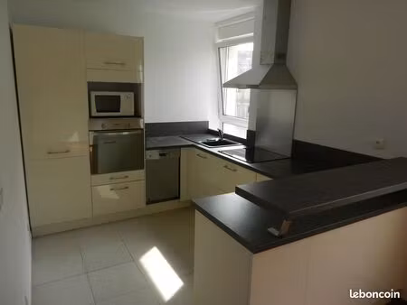 appartement f3 proche place de la commanderie