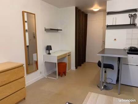 studio entierement renove – calme  pratique et pret a vivre (490 cc)