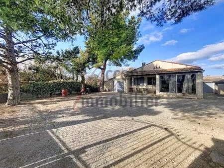 maison de plain-pied avec dépendances en zone artisanale possibilité de créer un hangar