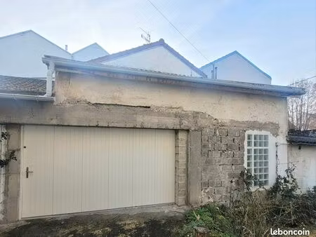 parking/box 1 pièce 27 m²