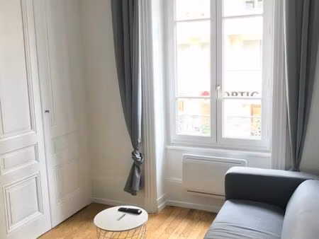 loue t2 28m2 lyon 8eme av frères lumière