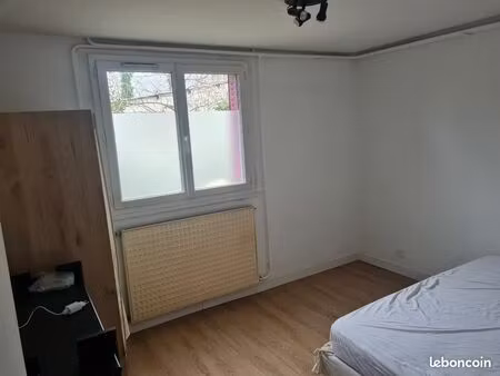 loue t1 meublé dans maison familiale