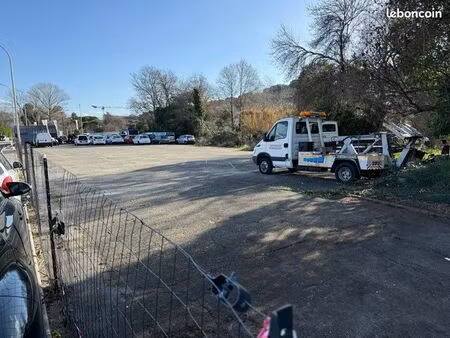 loue terrain 1000m2 bitume sécurisé