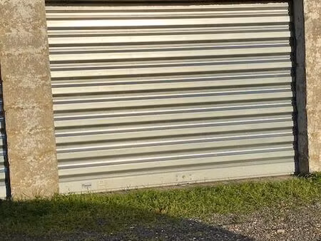 très grand garage 30m2 à louer