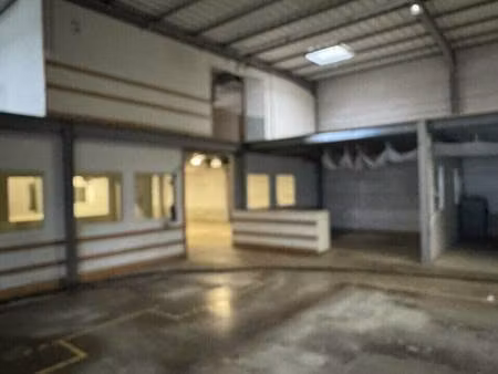 local d'activités à louer