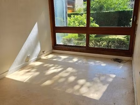 le chesnais rocquencourt - studio 19m2 à rènover - rdc - piscine - tennis - gardien