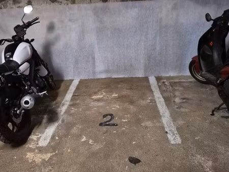 loue place garage moto vélo