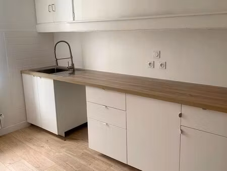 charmante maison traversante rénovée 62 m²  climatisation et jardin privatif