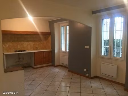 loue t1 avec terrasse en rdc sté anne d’evenos