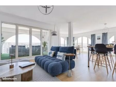 appartement à la porte bleue