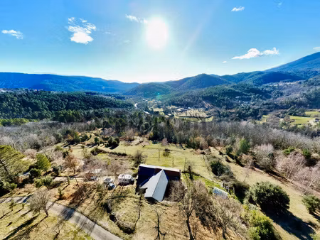 demeure en pierre avec ses 15 hectares de terres