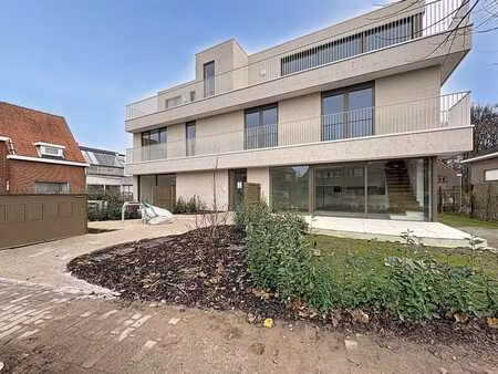 à louer : appartement neuf avec jardin