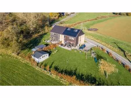 option-maison familiale contemporaine au cœur de la campagne