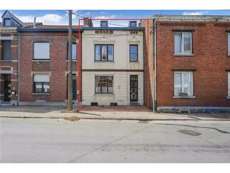 maison à rénover à proximité de toutes les commodités à roco