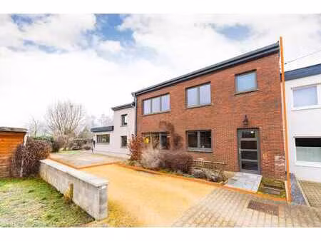 maison 3 façades  3 chambres  jardin  terrasse  parking