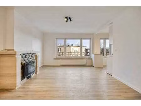 appartement d'angle rénové avec garage à vendre à merksem