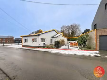 houtain-saint-simon  villa 3 façades  garage et jardin.