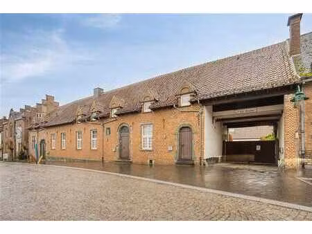 spacieux appartement de 2 chambres à coucher à vendre