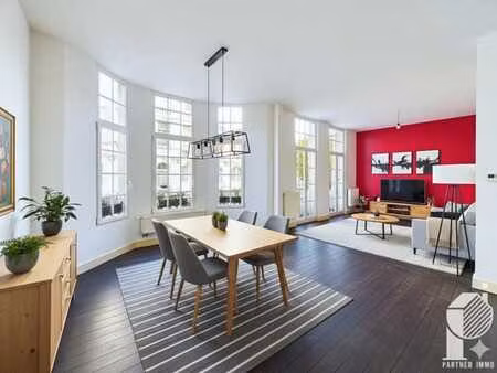 appartement 1 chambre  dressing et balcon au premier étage.