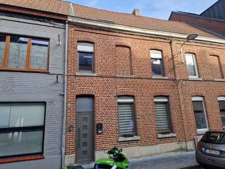 maison joliement rénovée - 4 chambre avec jardin