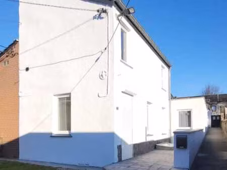 maison rénovée 3 façades 2 ch + jardins - houdeng-aimeries