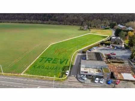 terrain idéalement situé à ben-ahin avec bonne visibilité !