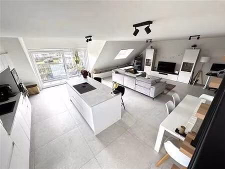 presque neuf! pas sous tva! superbe appartement 3/4ch! peb a