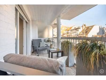 appartement de 2 chambres entièrement rénové et élégant ave