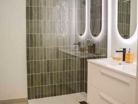 spacieuse maison empilée