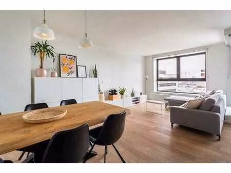 appartement lumineux avec terrasse dans la london tower