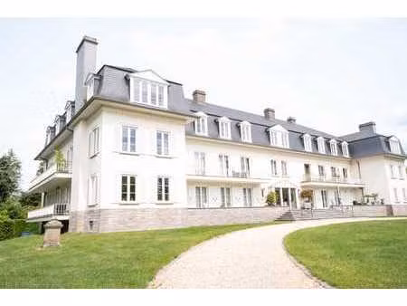 licht en ruim hoekappartement met drie slaapkamers en garage