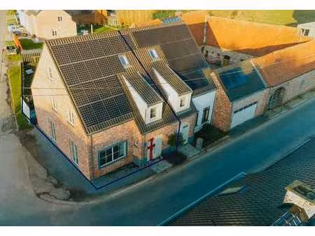 maison familiale de style rurale située à la campagne