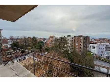 molière/pl. c.meunier : appartement 2 ch  terrasse + parking