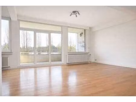 la cambre appartement deux chambres avec terrasse et garage