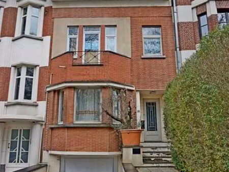 maison bel-étage avec 5 chambres et garage à rénover