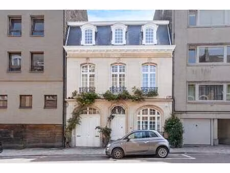 etangs d'ixelles: hôtel de maître avec 8 chambres et garage