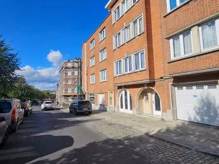 appartement 2 chambres – à rénover  au dernier étage d’un im