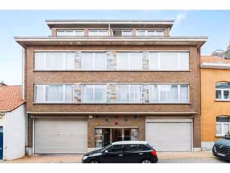 a deux pas de la place dumon  appartement (1ch/1 bur/1sdb)