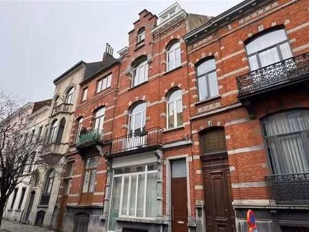 immeuble d'habitation 4 chambres avec jardin