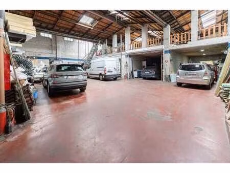 immeuble - 3 logements  2 surfaces de bureaux et entrepôt !