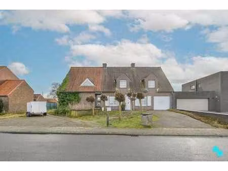 uitzonderlijke eigendom bestaande uit een gezinswoning & ...